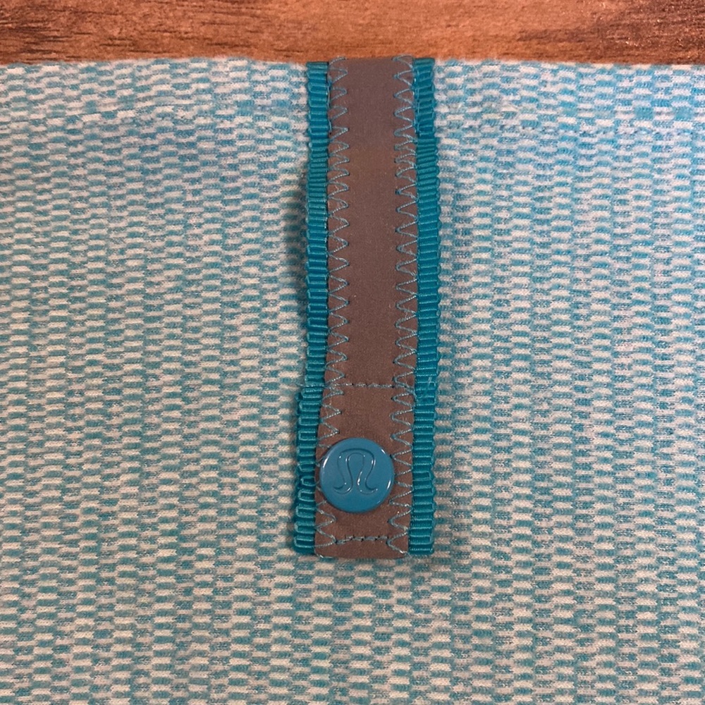 Lululemon Snap Scarf